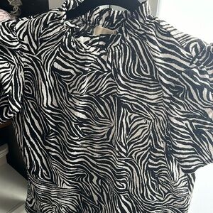 (S) Michael Kors short sleeve zebra print turtleneck(NWT)